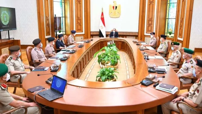 لهذه الأسباب .. الرئيس السيسى يجتمع بعدد من قادة القوات المسلحة على رأسهم وزير الدفاع ورئيس الاركان
