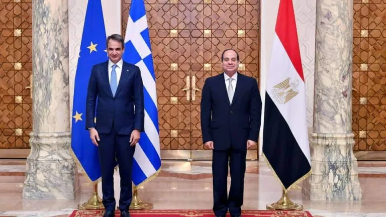 لتعزيز آفاق التعاون الثنائي بين البلدين .. السيسي يستقبل رئيس وزراء اليونان بقصر الاتحادية