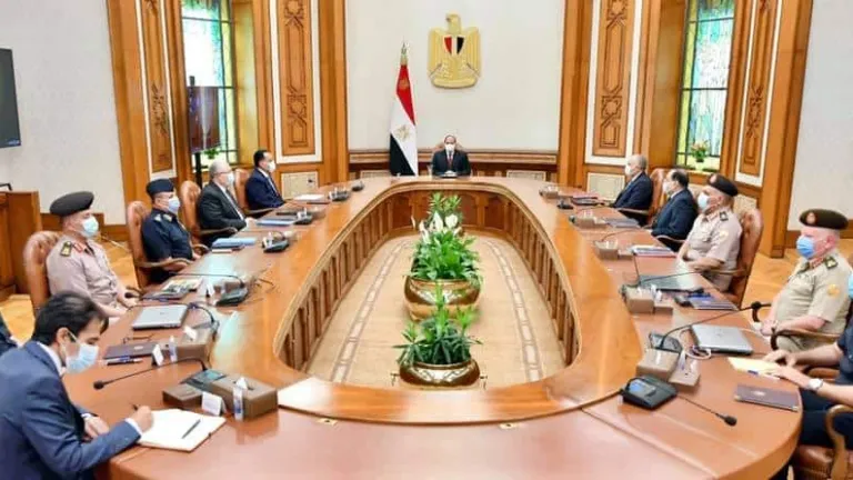 لزيادة الرقعة الزراعية .. السيسى يتابع المشروع القومي العملاق للإنتاج الزراعي "الدلتا الجديدة" .. يعطى توجيهات هامه منها  إقامة المجمعات الصناعية التي تعتمد على الإنتاج الزراعي المتكامل