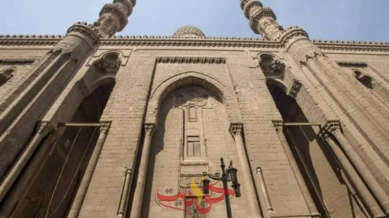 سقوط الغطاء الزجاجي لأحد أباليك الثريا النحاسية بمسجد الرفاعي الأثرى