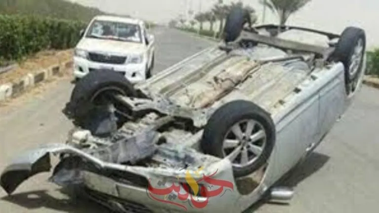 بالاسماء .. 8 مصابين في انقلاب سيارة ربع نقل بالطريق الاوسطى