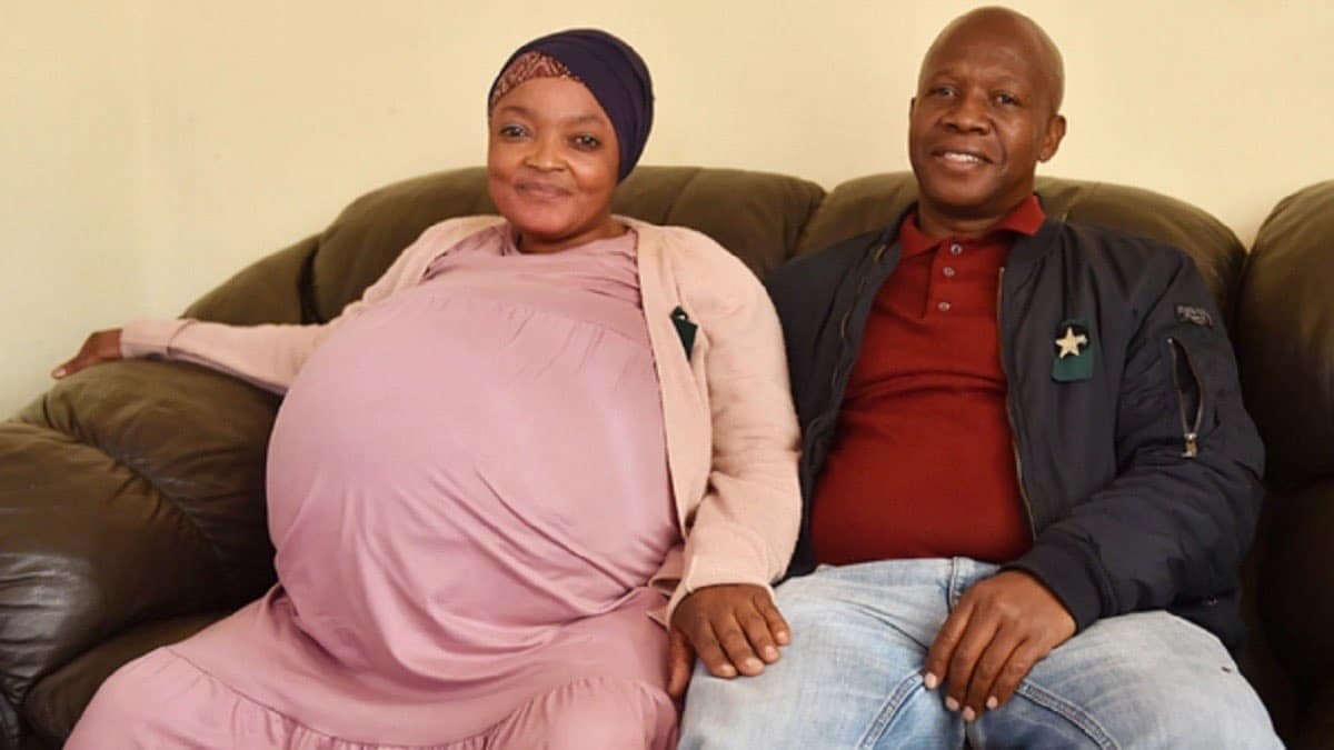 لم تحدث من قبل .. سيدة من جنوب أفريقيا تنجب 10 أطفال توائم دفعة واحدة .. الأطباء أخبروها بأنها حامل بـ 6 أجنة فقط