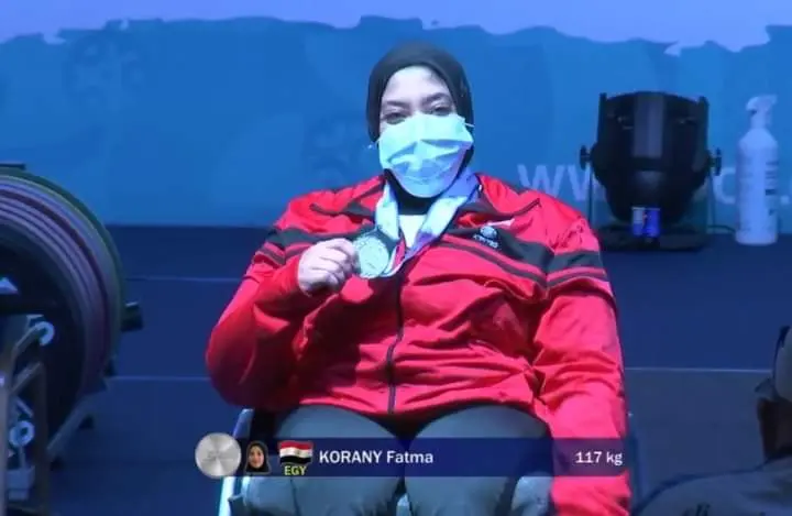 فاطمة عليان بنت الصف تفوز بالميدالية الفضية في بطولة كأس العالم لرفع الأثقال بدبي
