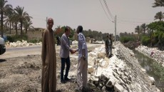ابو شنب يتفقد أعمال تبطين ترعة طريق سقارة السياحى (صور)