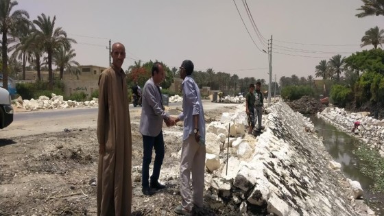 ابو شنب يتفقد أعمال تبطين ترعة طريق سقارة السياحى (صور)