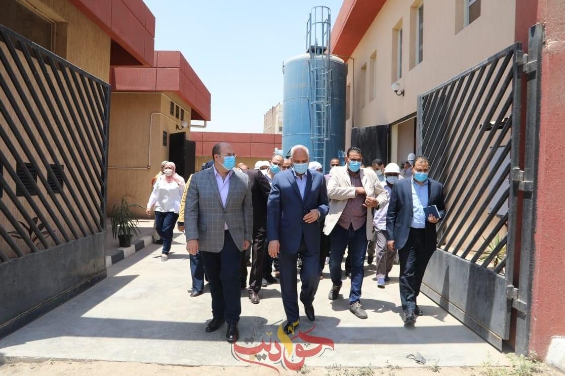 خلال افتتاحه لمحطة وخزان مياه بقرى كرداسة .. محافظ الجيزة يلقتى بعدد من المواطنين ويوجه المسئولين بحل شكواهم فوراً
