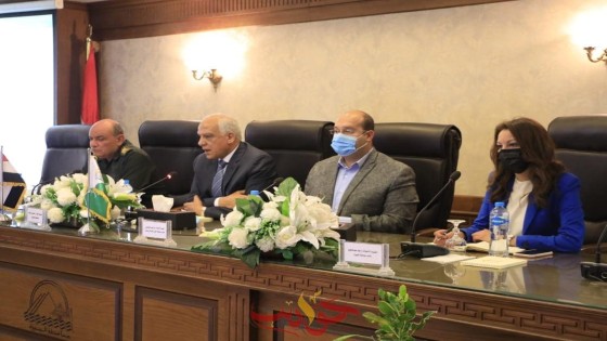 من أجل متابعة تنفيذ مشروعات مبادرة “حياة كريمة” .. محافظ الجيزة يعقد اجتماعاً موسعاً .. يُكلف بحصر الأسواق ومواقف السيارات العشوائية بالقرى لكى يتم تطويرها