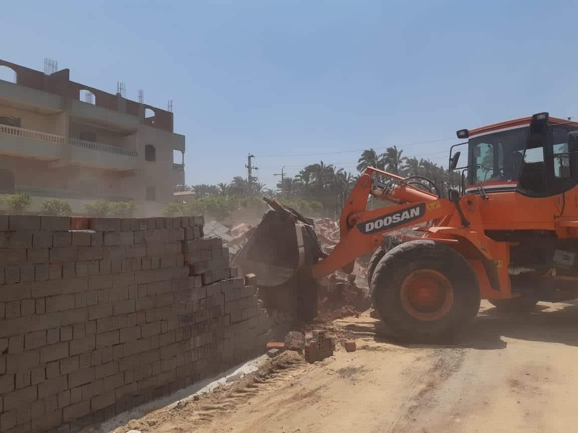 الجيزة : إزالة حالات بناء مخالفه فى كل من "جنوب الجيزة والهرم والبدرشين والعياط" (صور)