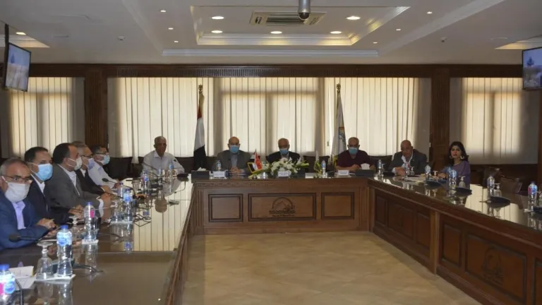 راشد: حصر المصارف والترع لدراسة إدراجها في المشروع القومي للتبطين .. يوجه برفع نواتج تطهير الترع