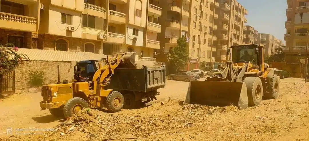 رفع ٥٠٠ طن مخلفات من أراضى فضاء بمنطقة هضبة الأهرام فى الجيزة