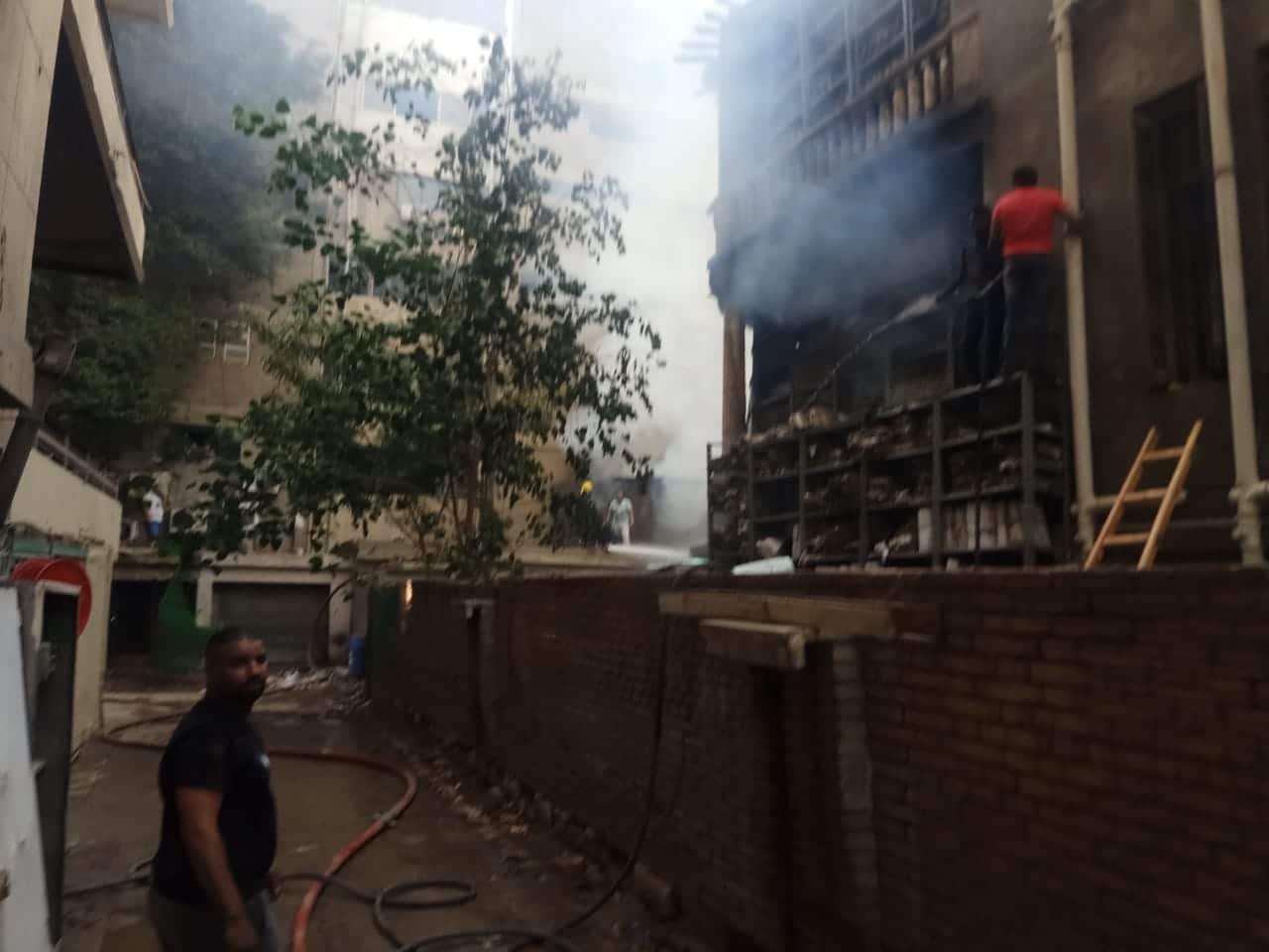 ننشر التفاصيل الكاملة لحريق مبنى مجلس الدولة .. 75 رجلا من قوات الدفاع المدني بالجيزة يحاولون اخماد الحريق .. النيران تلتهم البدروم والطابقي الأرضي والأول مرتفع