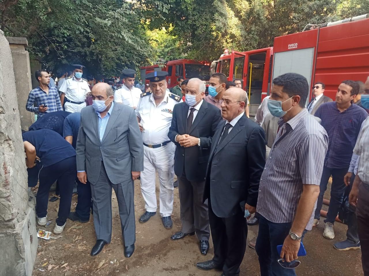 محافظ الجيزة يتابع عمليات اطفاء حريق بمبني أرشيف مجلس الدولة حتى الانتهاء من عمليات التبريد