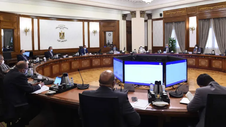 الوزراء: توافر احتياطي استراتيجي آمن من الأدوية والمستلزمات الطبية والأكسجين .. الموافقة علي زيادة نسبة الإشغال في الفنادق والسينمات والمسارح والمطاعم والكافيهات إلى 70% بدلاً من 50%