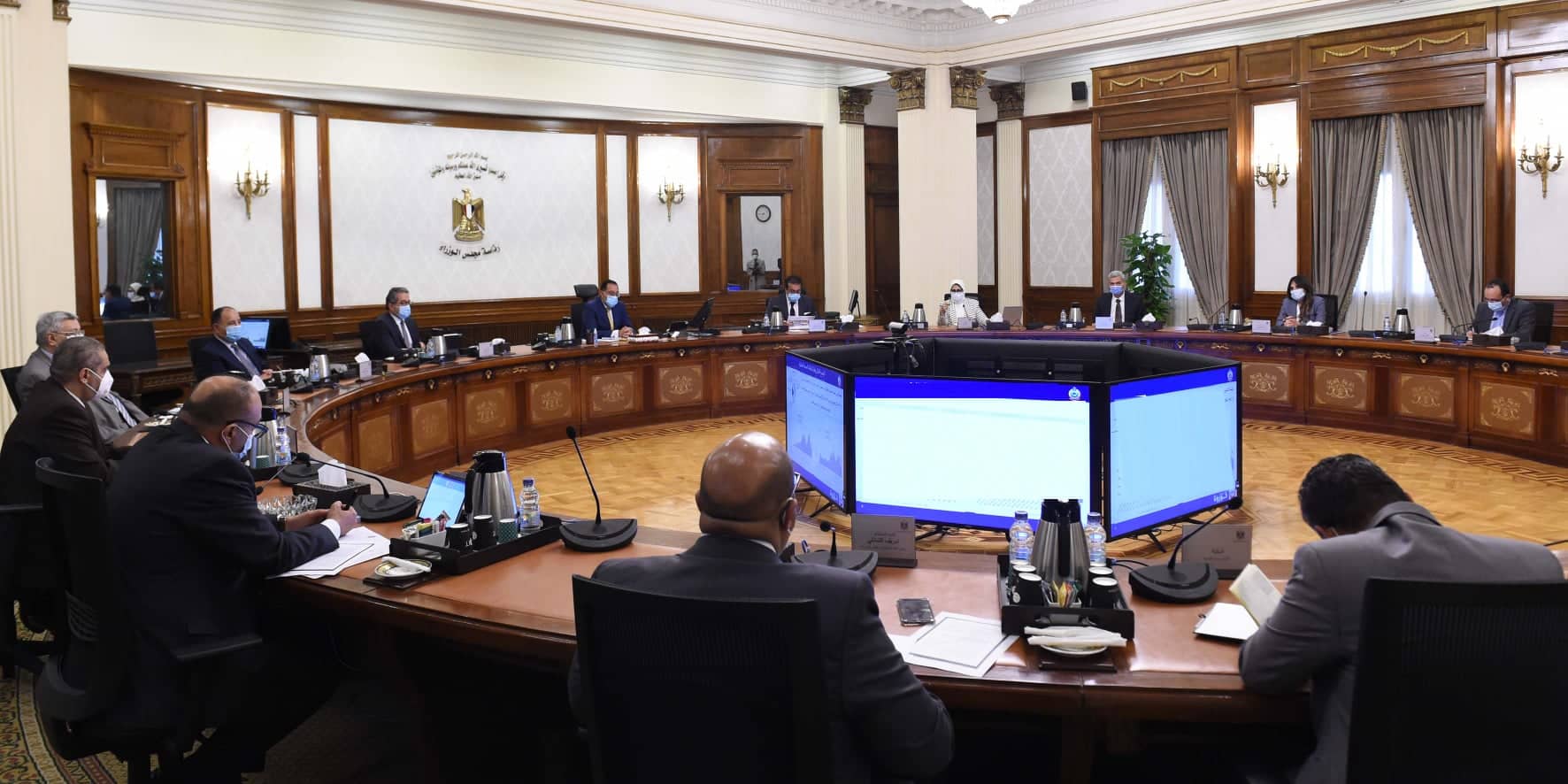 الوزراء: توافر احتياطي استراتيجي آمن من الأدوية والمستلزمات الطبية والأكسجين .. الموافقة علي زيادة نسبة الإشغال في الفنادق والسينمات والمسارح والمطاعم والكافيهات إلى 70% بدلاً من 50%