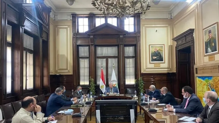 لتطوير الخدمات المقدمة للفلاح .. وزير الزراعة يلتقى بقيادات الوزارة