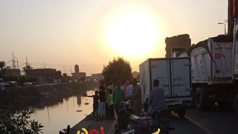 هروب مدمن من مصحة للادمان بأبو النمرس امام كوبرى زويل .. يقفز فى ترعة المريوطية غرقاً