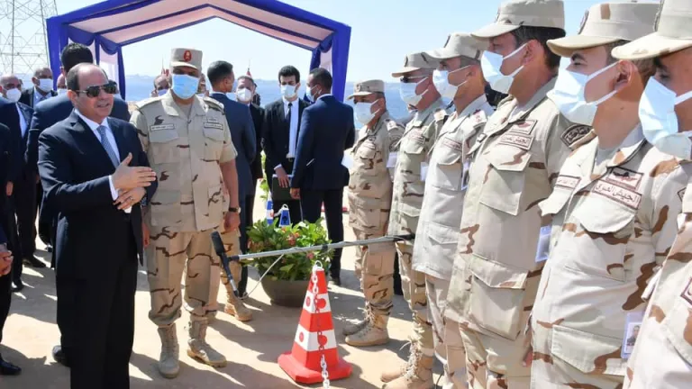 شاهد بالصور .. السيسى يتفقد المحاور والطرق الجديدة بالإسكندرية .. يعطى توجيهات هامه