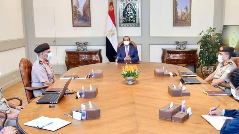 السيسى يوجه بترميم وتجديد مقامات وأضرحة "آل البيت" بشكل متكامل يشمل الصالات الداخلية بالمساجد