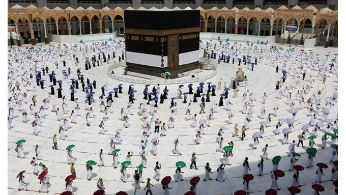 قبل رمضان .. السعودية تخفف قيود كورونا .. منها إلغاء تصريح الصلاة والتباعد والكمامة .. تعرف على التفاصيل