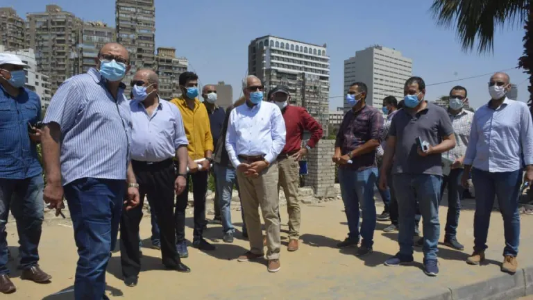 خلال جولته التفقدية لمسار كوبري المريوطية الطائر .. محافظ الجيزة يشدد على طلاء المنازل باللون الموحد .. يعطى توجيهات هامة