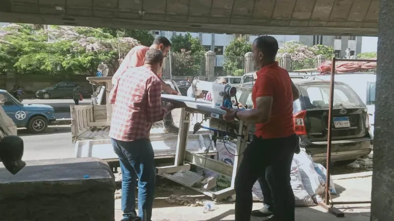 غلق وتشميع مصنع للملابس ومصادرة محتوياته بحي جنوب الجيزة