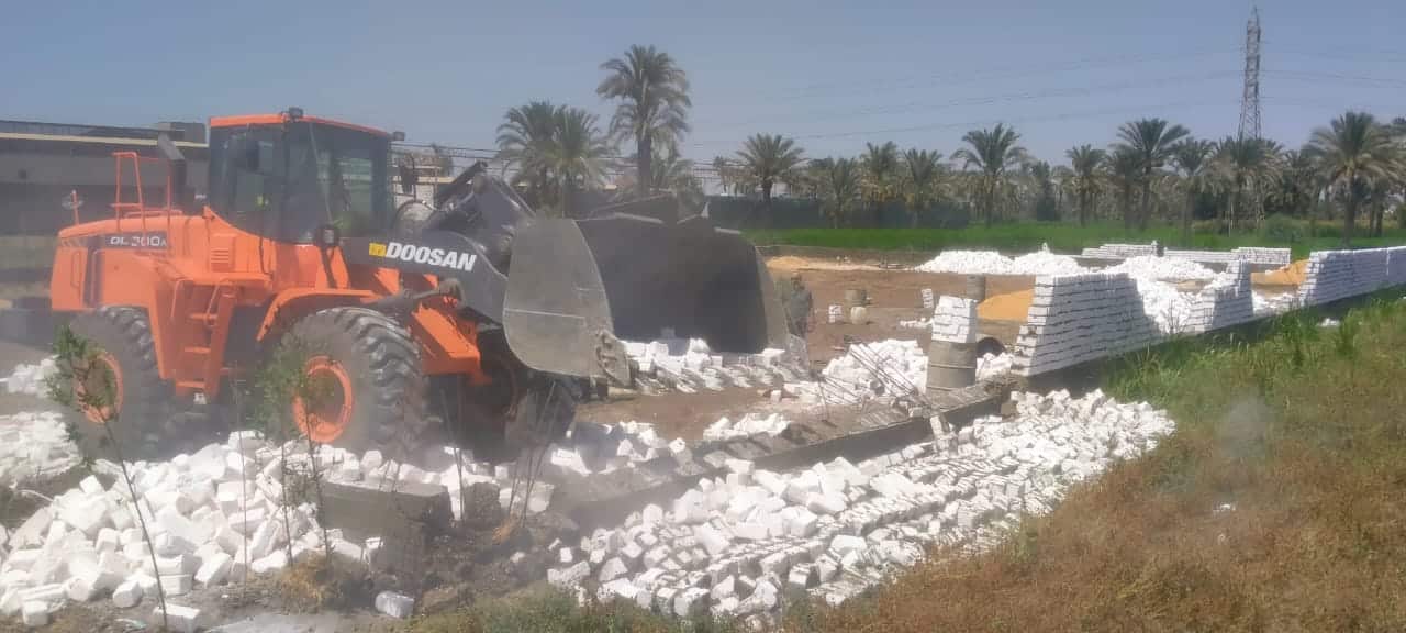 فى أول أيام العيد .. إزالة 14 حاله بناء مخالف بالبدرشين والعياط وأوسيم ومنشأة القناطر وأبو النمرس