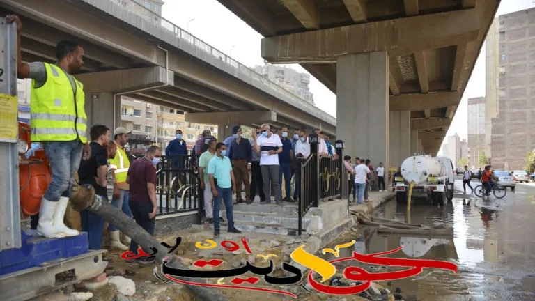 شاهد بالفيديو| كسر مفاجئ بخط مياه بطريق المريوطية أمام شارع العروبه .. محافظ الجيزة يتواجد ميدانياً لمتابعة الإصلاح .. هذه توجيهاته لرئيس حى الطالبية