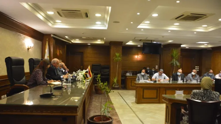 توجيهات هامة من محافظ الجيزة لرؤساء الأحياء .. تعرف عليها