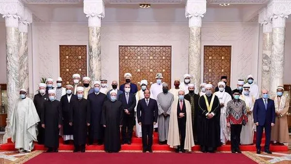 السيسى يشدد علي اهمية هيئات الافتاء في نشر الفهم الواقعي لصحيح الدين ولتنقية الخطاب الديني من الأفكار المغلوطة