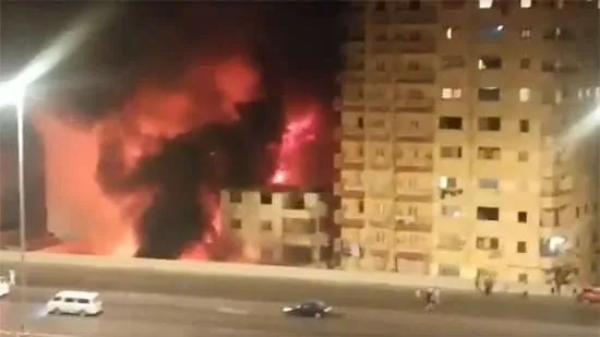 بالصور ...حريق سيارة وراء التهام النيران عقار بالكامل أعلى الطريق الدائرى بالمريوطية