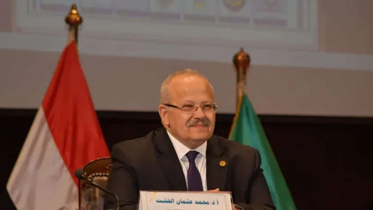 في اجتماع مجلس ادارة التعليم المدمج بجامعة القاهرة .. الخشت: استحداث برامج جديدة تتجاوب مع متطلبات سوق العمل