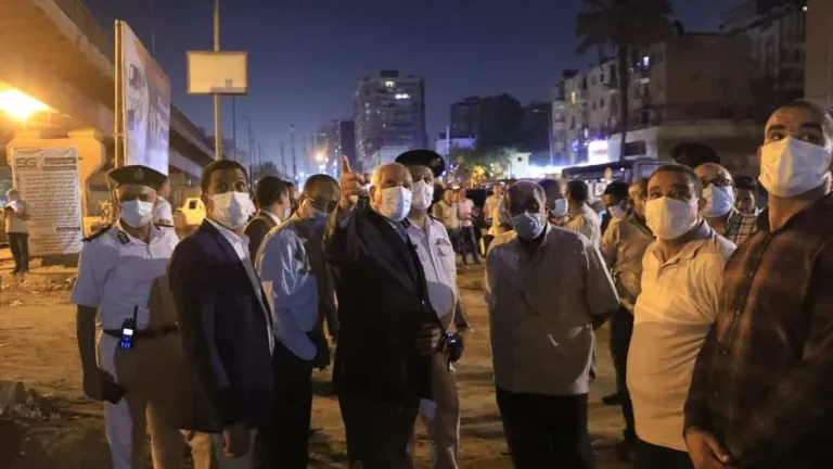 محافظ الجيزة يتواجد ميدانيا لمتابعة أعمال إصلاح كسر بخط مياه ٦٠٠مم بتقاطع شارع السودان وجامعه الدول العربية .. يوجه بسرعة الإصلاح لإعادة الشئ لأصله بالطريق