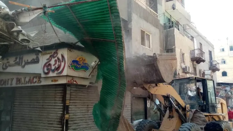 شاهد بالصور .. الجيزة: تشن حملة مكبرة لرفع الاشغالات بشوارع " أحمد ماهر، الصناديلى، سعد زغلول "