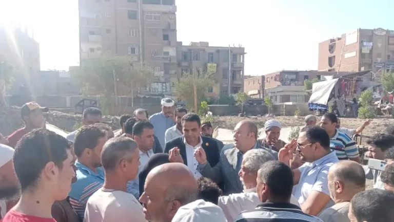 من أجل القضاء على الاسواق العشوائية .. إزالة باكيات سويقة مزلقان مدينة العياط .. نائب المحافظ يلتقى باصحابها .. تعرف على تفاصيل الجولة