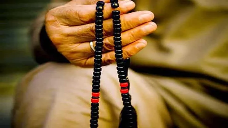 القرابة والميراث: كيف تحدد الشريعة الإسلامية حصص الورثة؟