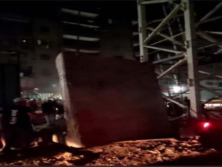 حدث فى حى شمال الجيزة .. سقوط كتلة خرسانية من رافعة مشروع مترو الانفاق على موتوسيكل وإصابة شخصين