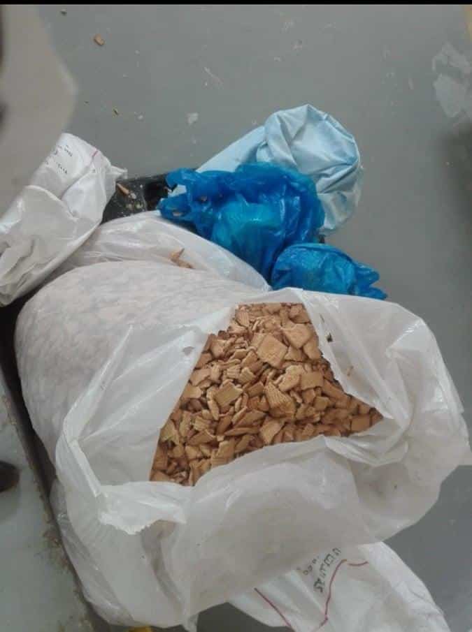 ضبط مصنع شهير يعيد تدوير البسكويت الغير صالح للبيع فى قرية منيل شيحة التابعة لمركز ابو النمرس