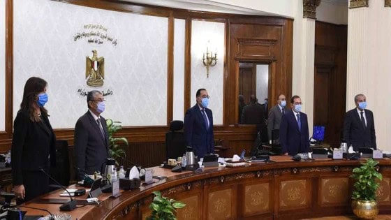 مجلس الوزراء يقف دقيقة حدادًا على روح المشير طنطاوي