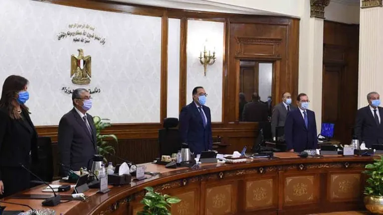 مجلس الوزراء يقف دقيقة حدادًا على روح المشير طنطاوي