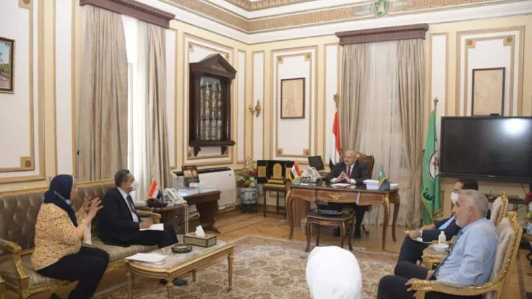 الخشت يجتمع بقيادات الجامعة لمتابعة تنفيذ خطة تطعيم الطلاب الجدد والقدامى ضد كورونا