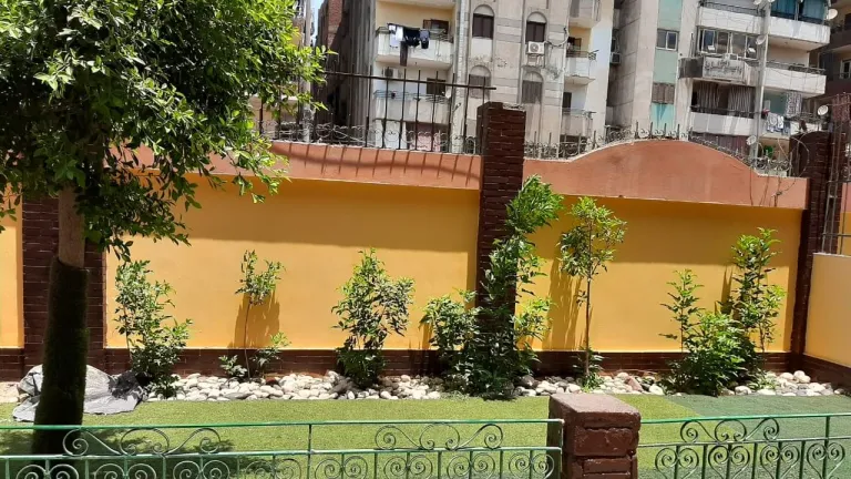 مصطفى كامل تدخل عهدا جديداً من التميز .. تطوير و تجديد شامل للنهوض بالمدرسة .. مبني جديد يقضى علي الكثافات و انترلوك للملاعب .. دهان الفصول و الحوائط و صيانة شاملة للمباني