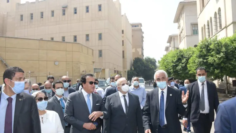 وزير التعليم العالي ورئيس جامعة القاهرة يتفقدان عيادات العناية بالمرأة والعيادات التخصصية الجديدة بمستشفى النساء والتوليد بالقصر العيني