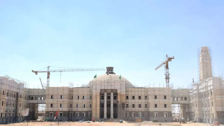 الخشت يتابع سير العمل في مشروع جامعة القاهرة الدولية بمدينة 6 أكتوبر