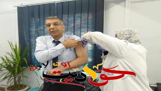 من أجل دحر الشائعات والخوف لدى المعلمين .. وكيل تعليم الجيزة يتلقى لقاح مضاد لفيروس كورونا