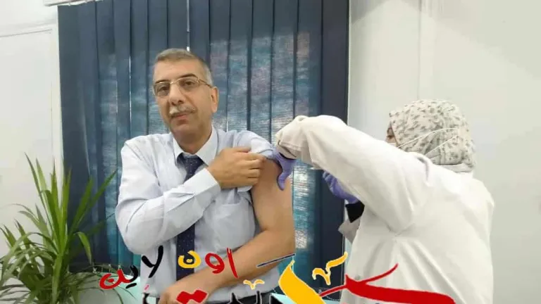 من أجل دحر الشائعات والخوف لدى المعلمين .. وكيل تعليم الجيزة يتلقى لقاح مضاد لفيروس كورونا