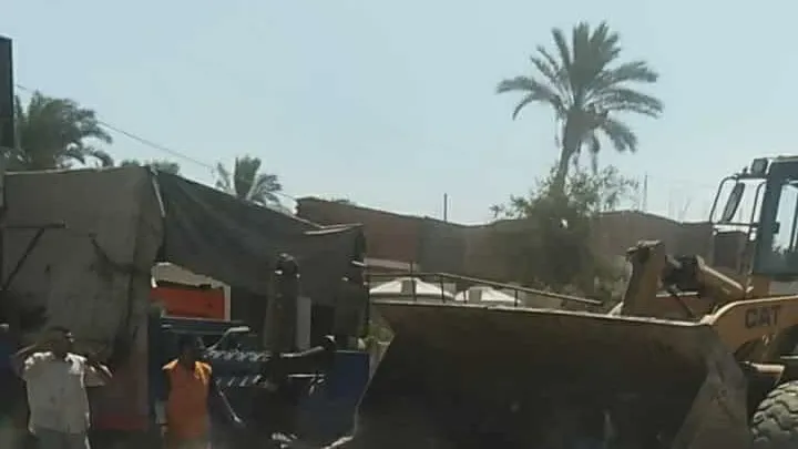 تمهيدا لرصفه .. الجيزة تبدء اعمال ازاله تعديات المحال بطريق المنصورية فى كرداسة