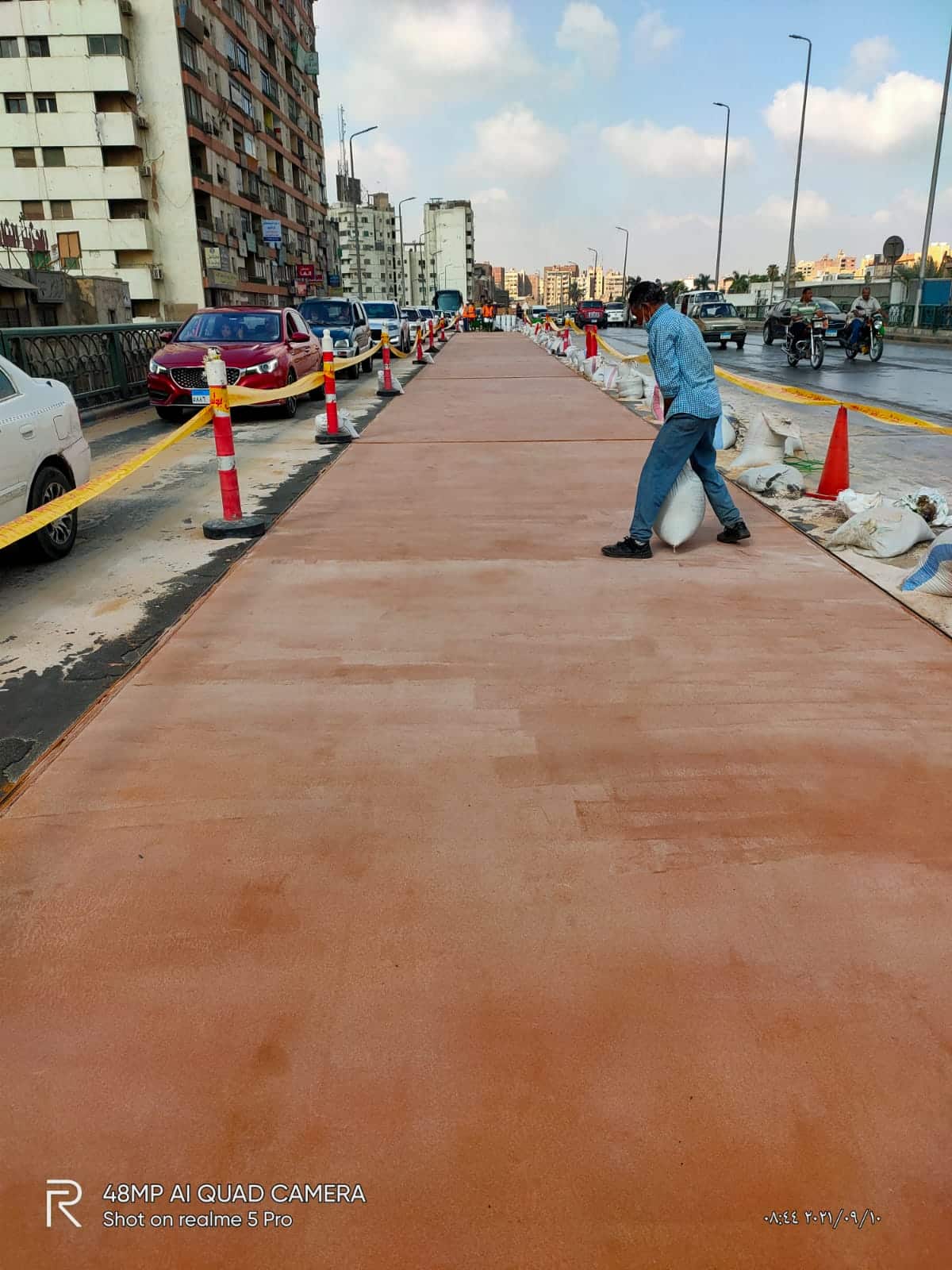 جولة ميدانية لمحافظ الجيزة .. يتابع خلالها أعمال رصف وتطوير الشوارع بجنوب الجيزة وبولاق الدكرور والهرم .. يطمئن علي الالتزام بنسب تنفيذ اعمال صيانه ورفع كفاءة طبقه الايبوكسي بكوبري الجيزة المعدني