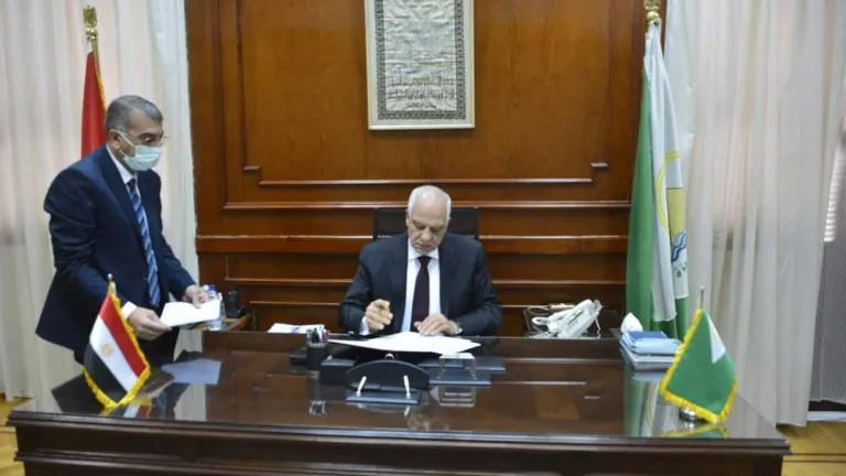 بالأسماء .. محافظ الجيزة يعتمد حركة مديرى ووكلاء الإدارات التعليمية بالمحافظة