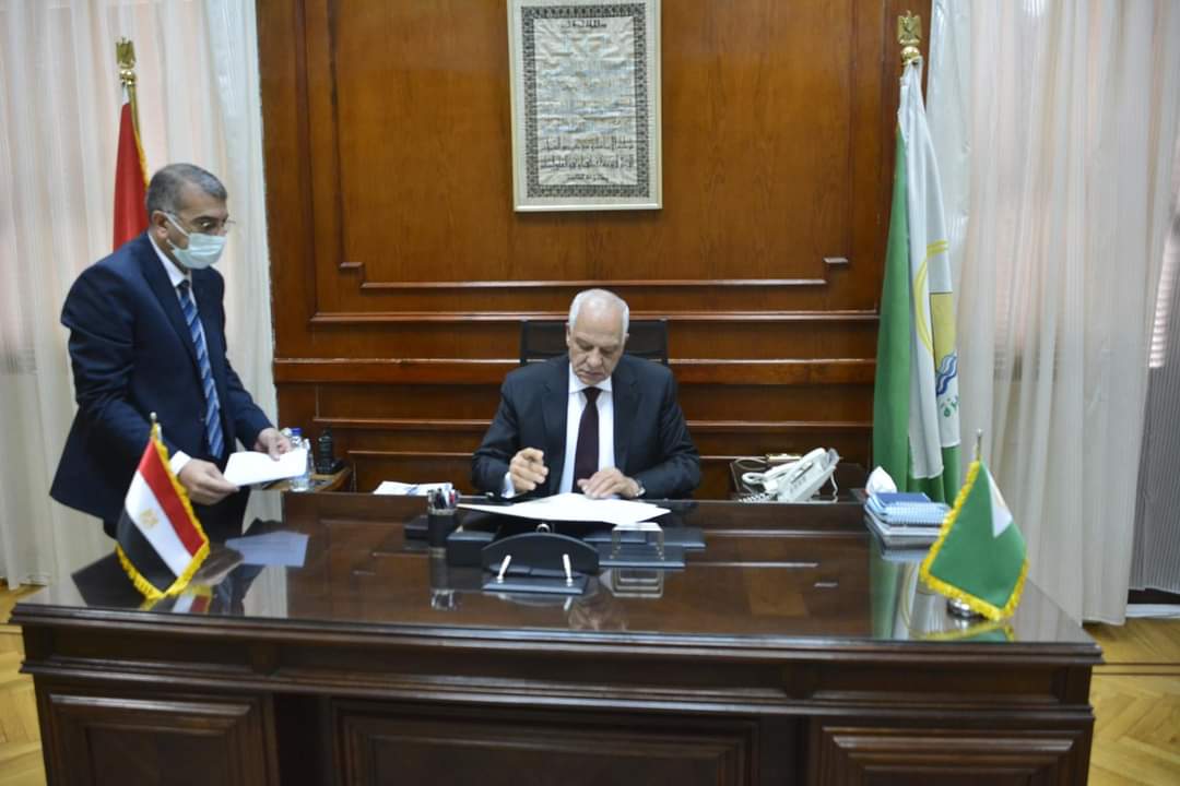 بالأسماء .. محافظ الجيزة يعتمد حركة مديرى ووكلاء الإدارات التعليمية بالمحافظة