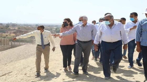 جولة ميدانية .. لمحافظ الجيزة لمتابعة نسب تنفيذ إزالة العقارات المتهالكه .. بمنطقة سن العجوز الغير أمنه